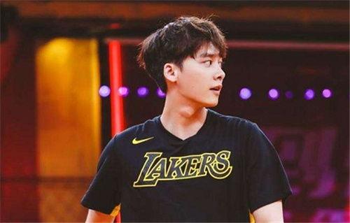 李易峰吃瓜老鼠视频大全,趣味横生，笑料不断